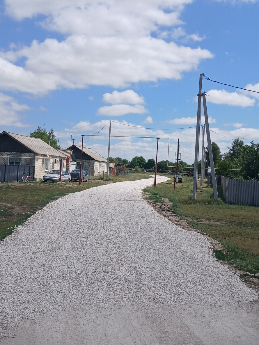 В Нижнепокровском МО проводились активные работы по улучшению состояния дорог